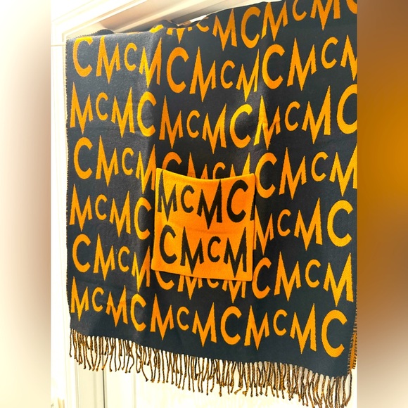 MCM DOUBLE SIDED STOLE/SHAWL
SIZE:  one size 
COLOR:  Cognac / Black - Picture 2 of 5